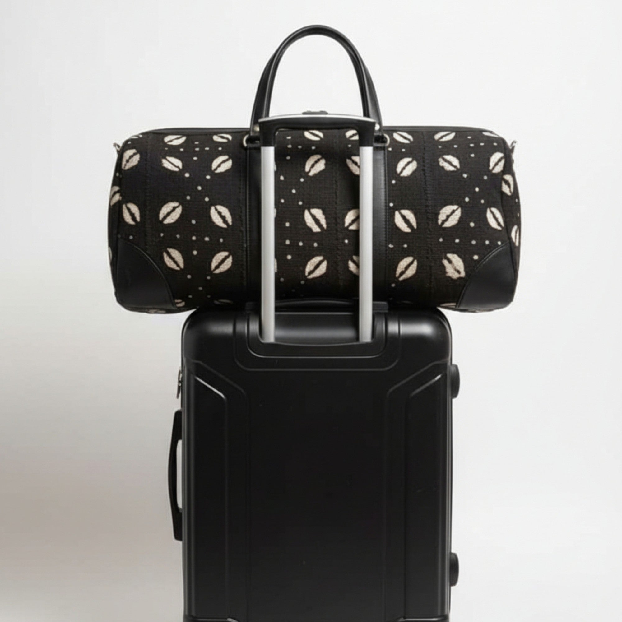Bogolan travel bag - Cowrie shell